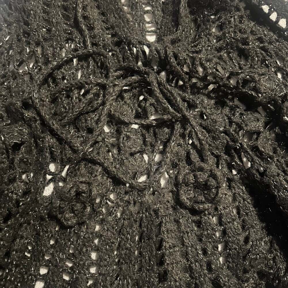 Vintage Black Metallic Shimmer Y2K Crochet Capelet Shawl with Flower Detail - Picture 3 of 7